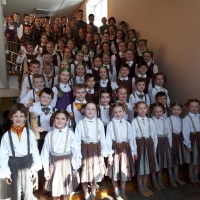 Soli tuvāk XII Latvijas skolu jaunatnes Dziesmu un Deju svētkiem! 54525709 809095472802598 4864020024286773248 N