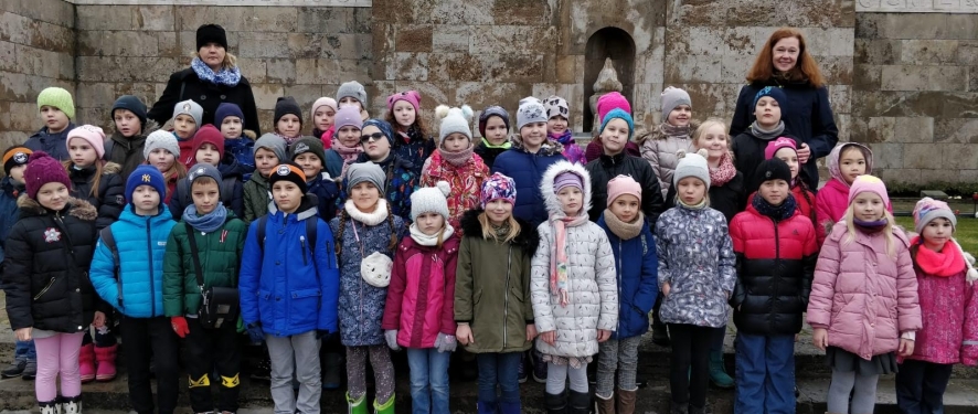 2.klašu sveiciens Lāčplēša dienā 2.b