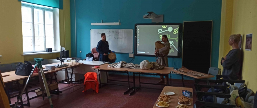 Rīgas 45. vidusskola ir vienīgā Latvijā, kur skolēni “Arheoloģijas un senās vides” pulciņa nodarbībās var apgūt arheoloģijas pamatus 1 2